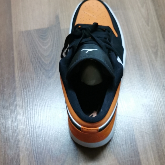 Air Jordan 1 lows - Picture 3 of 4